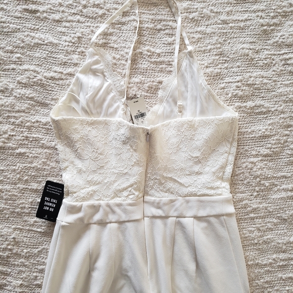 Express White/Cream Lace Jumpsuit - Size XS NWOT - Picture 3 of 6